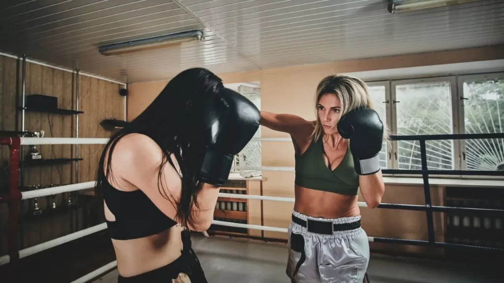 Image-of-a-woman-practicing-a-punch.