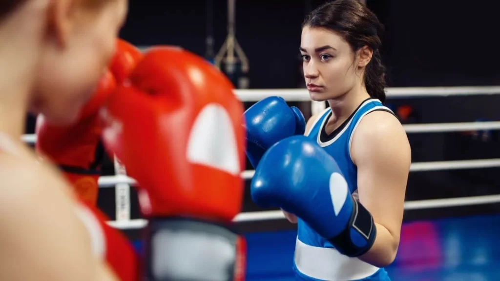 Image-of-two-women-practicing-mass-sparring-in-a-gym.