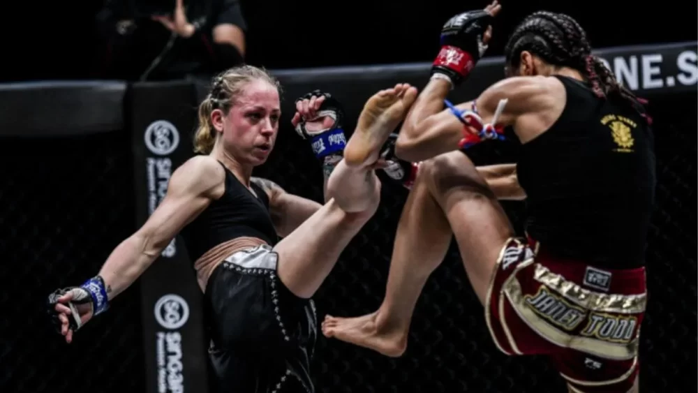 Image-of-a-woman-blocking-a-middle-kick-in-a-match
