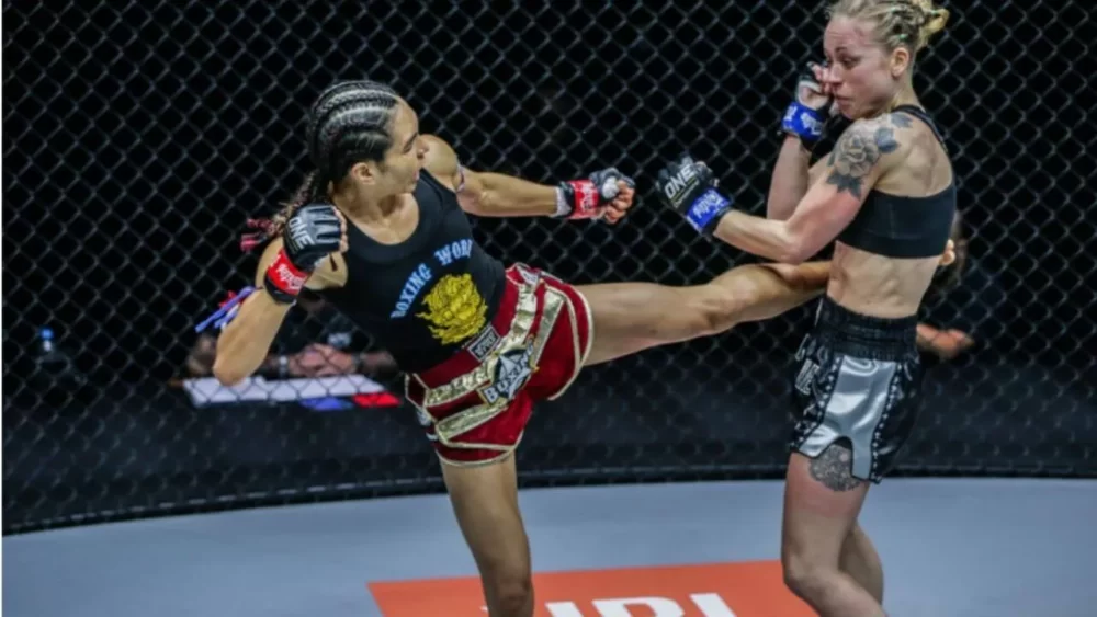 Image-of-a-woman-doing-a-left-middle-kick-in-a-match
