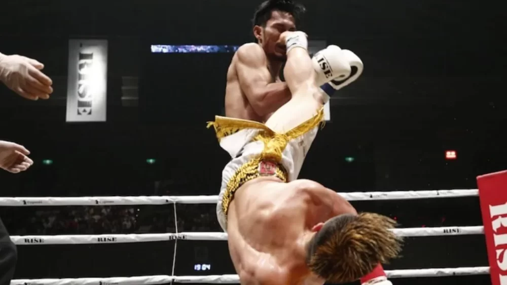Image-of-Nasukawa-Tenshin-doing-a-body-spinning-spinning-kick-in-a-kickboxing-match
