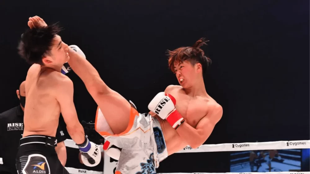 Image-of-Ryujin-Nasukawa-high-kicking-in-a-kickboxing-match