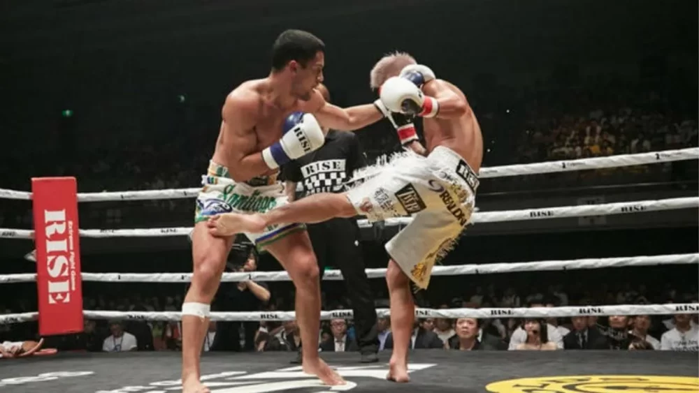 Image-of-Tenshin-Nasukawa-kicking-low-in-a-match