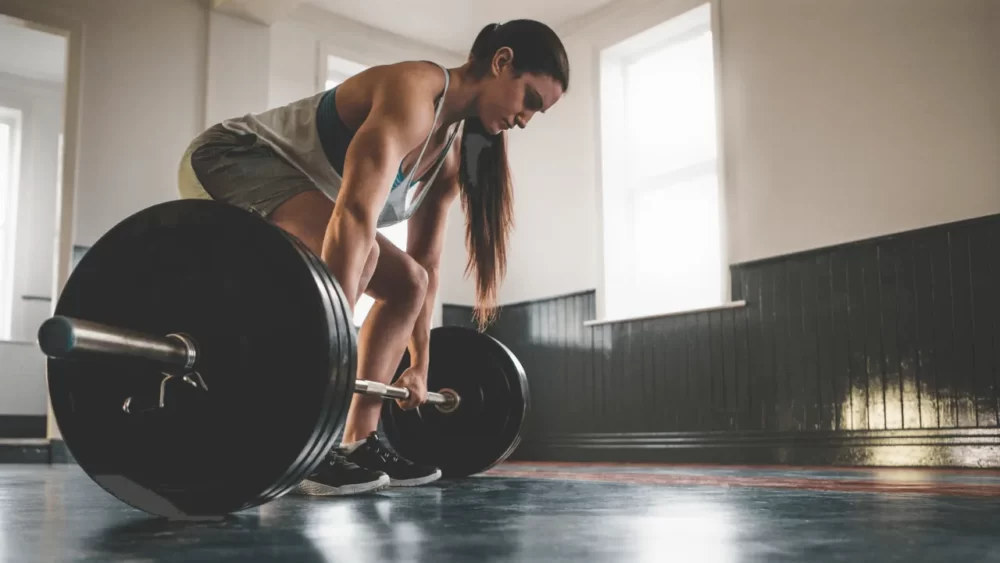 Image-of-a-woman-doing-a-deadlift