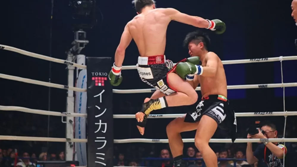 Image-of-Nasukawa-Tenshin-doing-a-flying-knee-kick-in-a-match
