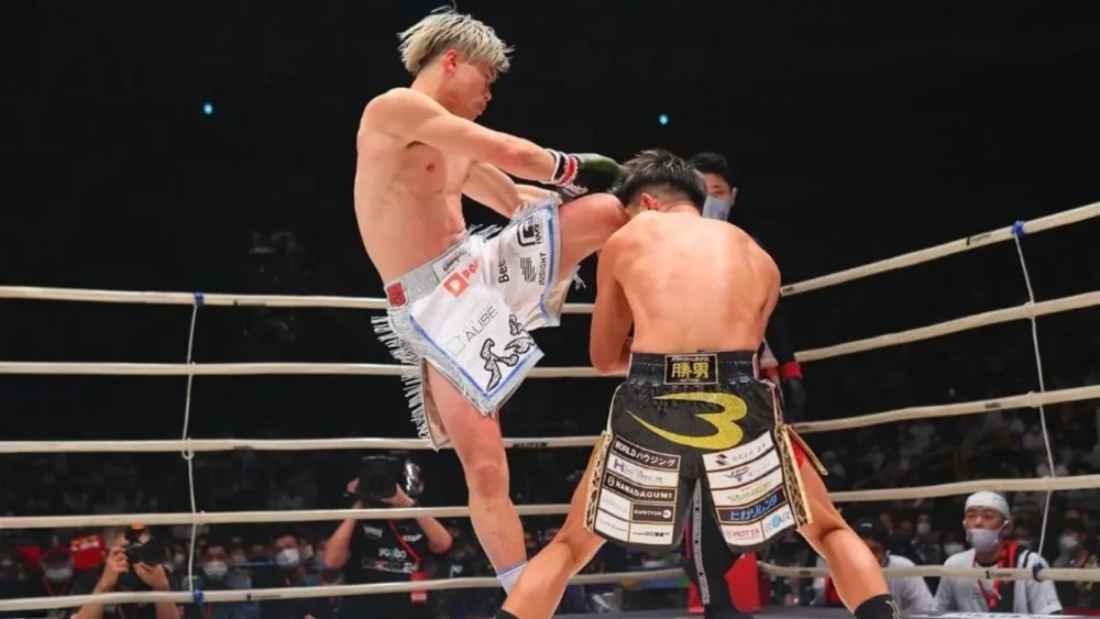 Image-of-Nasukawa-Tenshin-kneeling-in-a-match