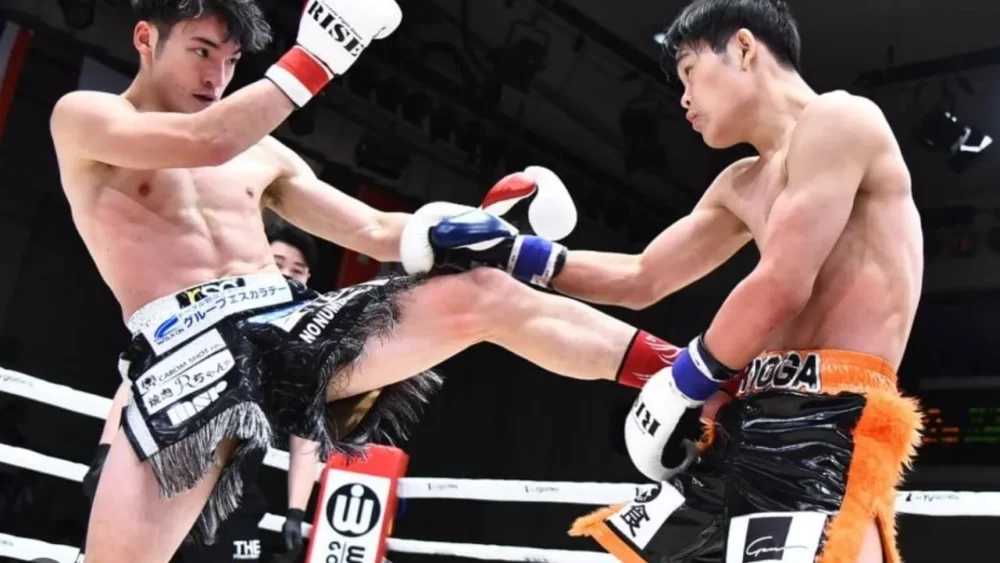 Image-of-a-man-doing-a-golden-target-kick-in-a-kickboxing-match