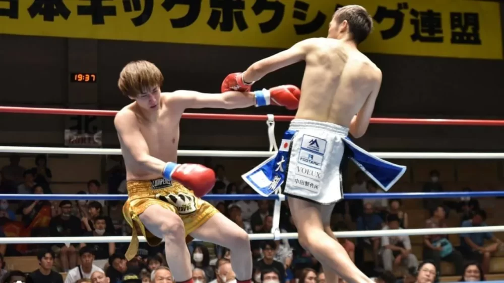 Image-of-a-man-who-slipped-down-in-a-boxing-match