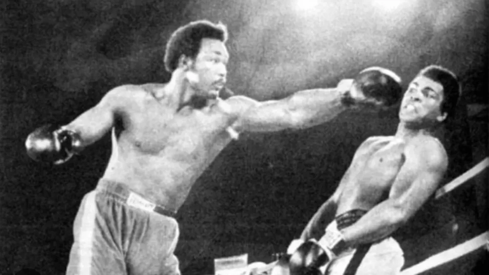 Image-of-Muhammad-Ali-punching-in-a-match